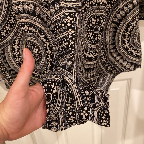 Black & White, Bell-Bottom Sleeve Romper from Charlotte Russe, size L - Picture 4 of 10